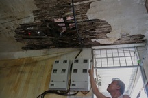 Cảnh sống "chạy quanh bốn góc giường" tại khu tập thể xập xệ nhất Hà Nội