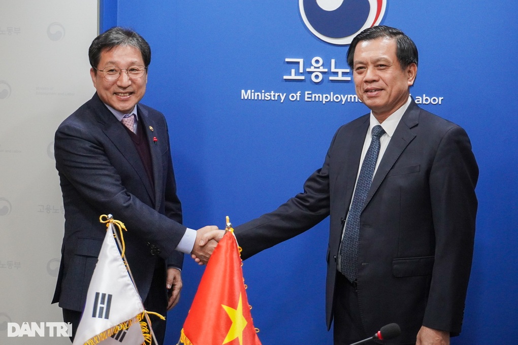 Thứ trưởng Bộ LĐ-TBXH với mối bận tâm mang sang xứ Hàn - 1