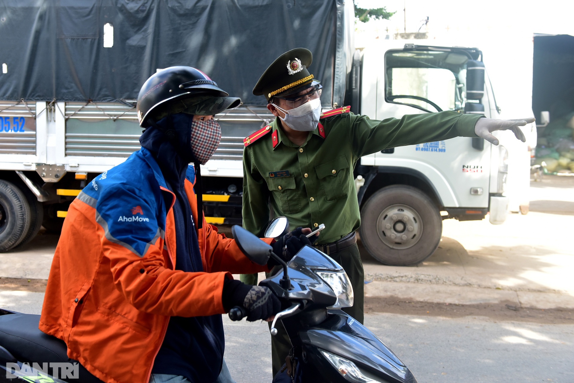 Bị test nhanh trên đường đi mua gạo, một người TPHCM dương tính SAR-CoV-2 - 4