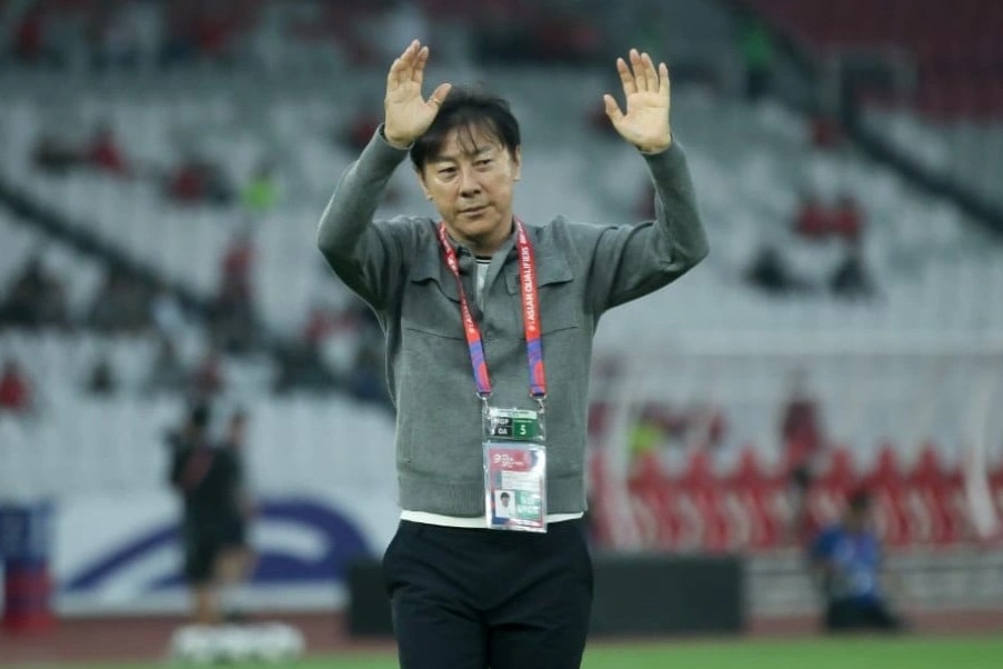 កាសែតឥណ្ឌូនេស៊ីណែនាំគ្រូបង្វឹក Ten Hag ជំនួស Shin Tae Yong - ១ Báo Indonesia tiến cử HLV Ten Hag thay thế Shin Tae Yong - 1