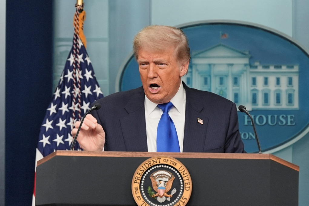 Ông Trump cảnh báo tiếp tục ném bom Iran - 1 Ông Trump cảnh báo tiếp tục ném bom Iran - 1