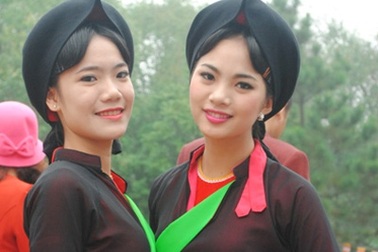 Thiếu nữ Kinh Bắc khoe sắc giữa Hội Lim