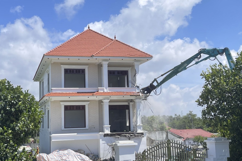 Biệt thự nhìn ra biển ở Hải Phòng bị phá dỡ - 1 Biệt thự nhìn ra biển ở Hải Phòng bị phá dỡ - 1