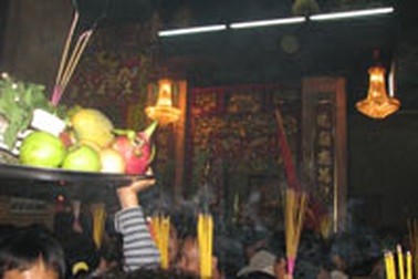 Rộn ràng trả lễ thánh Bà tháng giêng 