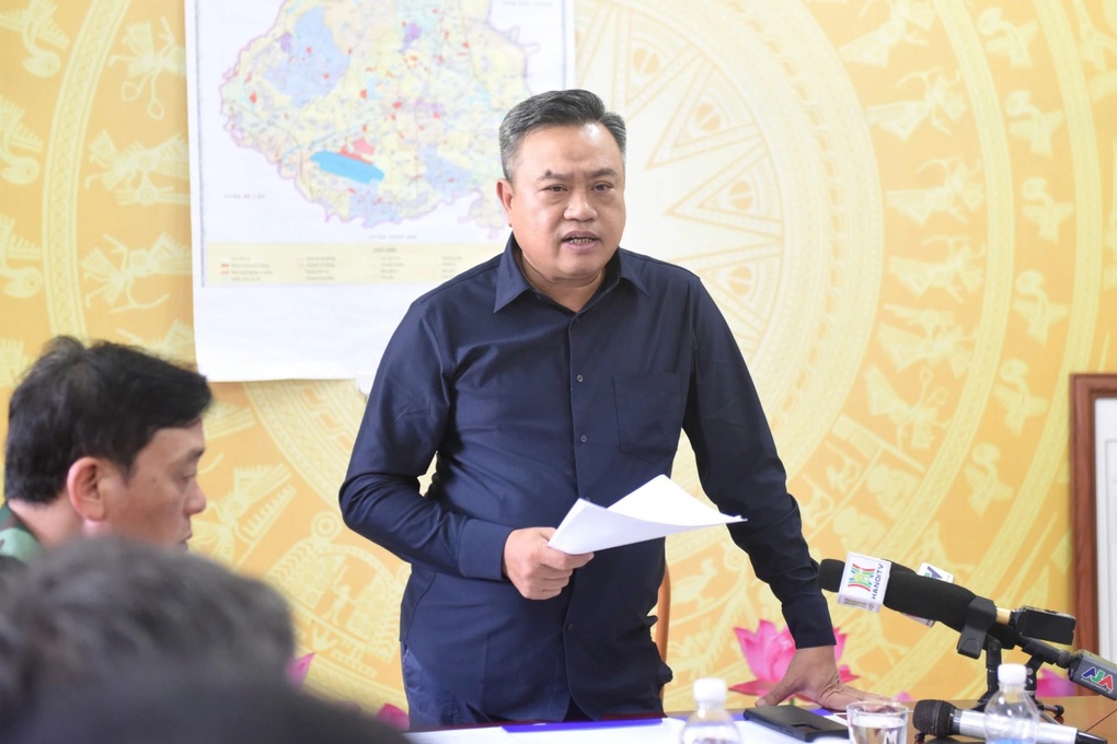 Chủ tịch Hà Nội đến vùng ngập, yêu cầu triển khai ngay các dự án cấp bách - 2 Chủ tịch Hà Nội đến vùng ngập, yêu cầu triển khai ngay các dự án cấp bách - 2