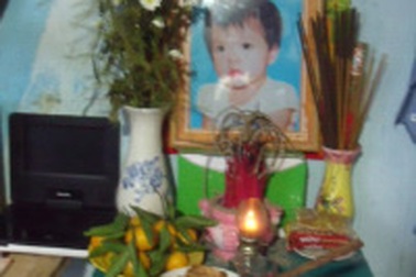 Quà bạn đọc tiếp tục đến với cháu bé xấu số Lê Thị Thanh