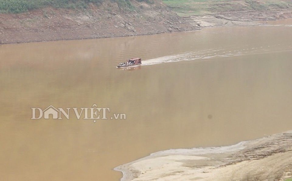 Theo chân ngư phủ săn “thủy quái” sông Đà - 4 Theo chân ngư phủ săn “thủy quái” sông Đà - 4