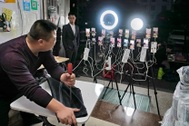 Ngôi làng "không ngủ", nhiều người đổ đến làm giàu nhờ... livestream