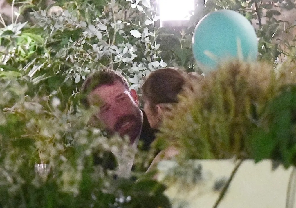 Cưới được một năm, Jennifer Lopez và Ben Affleck đã có dấu hiệu toang - 6 Cưới được một năm, Jennifer Lopez và Ben Affleck đã có dấu hiệu toang - 6