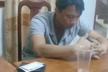 Đòi tiền không được, người đàn ông đổ thuốc diệt cỏ vào miệng vợ cũ