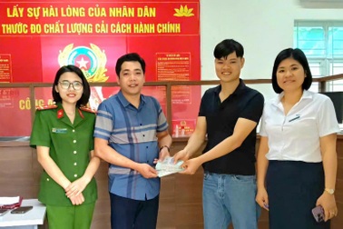 Người đàn ông trả lại gần 70 triệu đồng nhặt được ở cây ATM