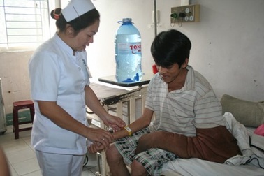 Bác sĩ Việt sẽ “tự tay” phẫu thuật cắt bỏ bướu sợi khổng lồ