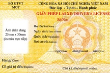 Gia hạn đổi giấy phép lái xe ô tô mẫu mới đến hết năm 2015