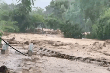 Miền Tây ở Nghệ An ngập sâu do ảnh hưởng của bão Wipha