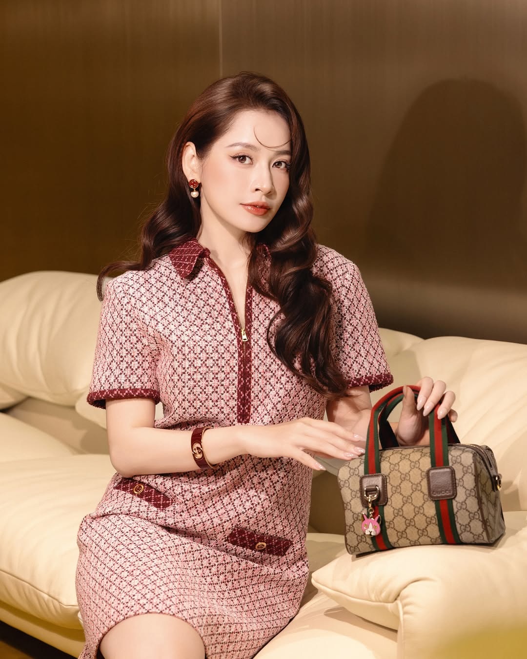 Chi Pu lọt thỏm giữa dàn người đẹp cao 1,7m nhưng vẫn trở thành tâm điểm - 4 Chi Pu lọt thỏm giữa dàn người đẹp cao 1,7m nhưng vẫn trở thành tâm điểm - 4