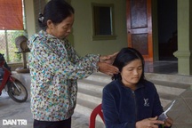 Câu chuyện cảm động về người phụ nữ hơn 15 năm nuôi 8 con riêng của chồng