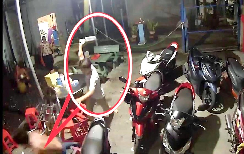 Bắt hung thủ xông vào nhà dân chém 2 người trọng thương - 1 Bắt hung thủ xông vào nhà dân chém 2 người trọng thương - 1