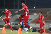 Bùi Tiến Dũng chấn thương, HLV Park Hang Seo vá hàng thủ như thế nào?