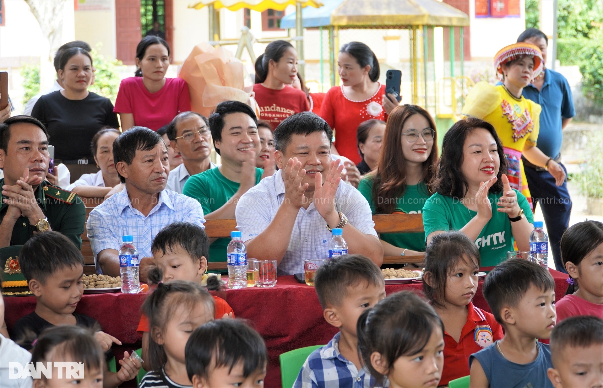 Ngập tràn niềm vui ngày khánh thành điểm trường Dân trí tại vùng chảo lửa - 2 Ngập tràn niềm vui ngày khánh thành điểm trường Dân trí tại vùng chảo lửa - 2