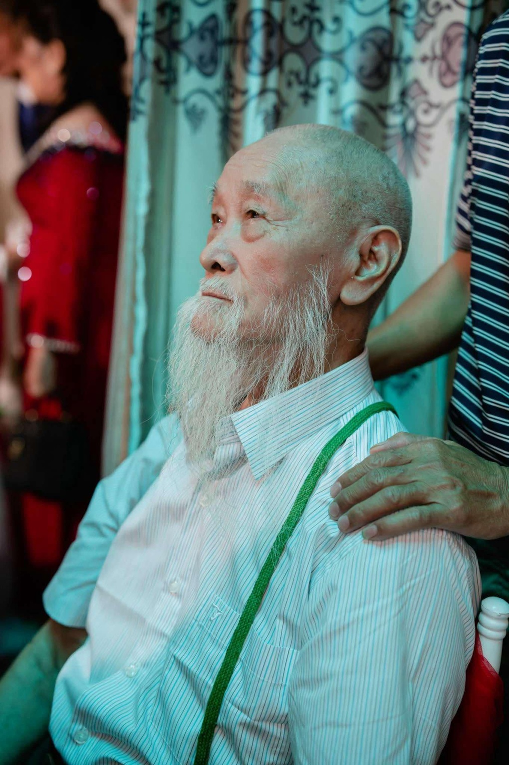 Rơi nước mắt dòng chữ trên phong bì ông ngoại 96 tuổi tặng cháu dâu - 3 Rơi nước mắt dòng chữ trên phong bì ông ngoại 96 tuổi tặng cháu dâu - 3