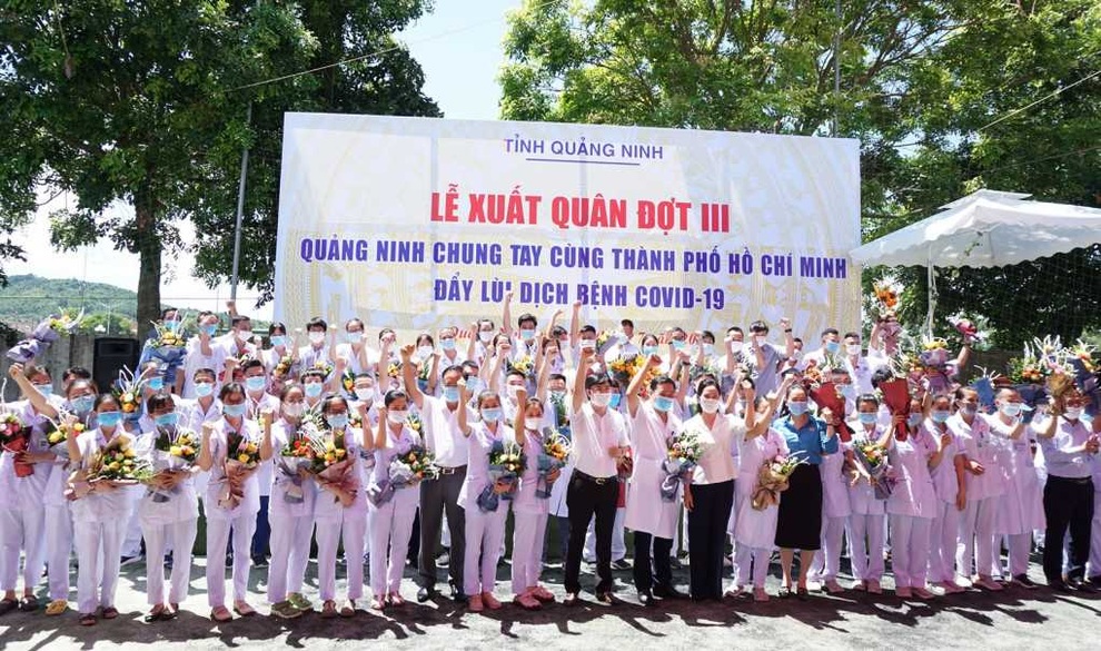 70 y bác sĩ Quảng Ninh lên đường chi viện TPHCM - 1 70 y bác sĩ Quảng Ninh lên đường chi viện TPHCM - 1