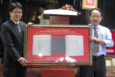 Tặng phiên bản Mộc bản triều Nguyễn về đảo Hoàng Sa