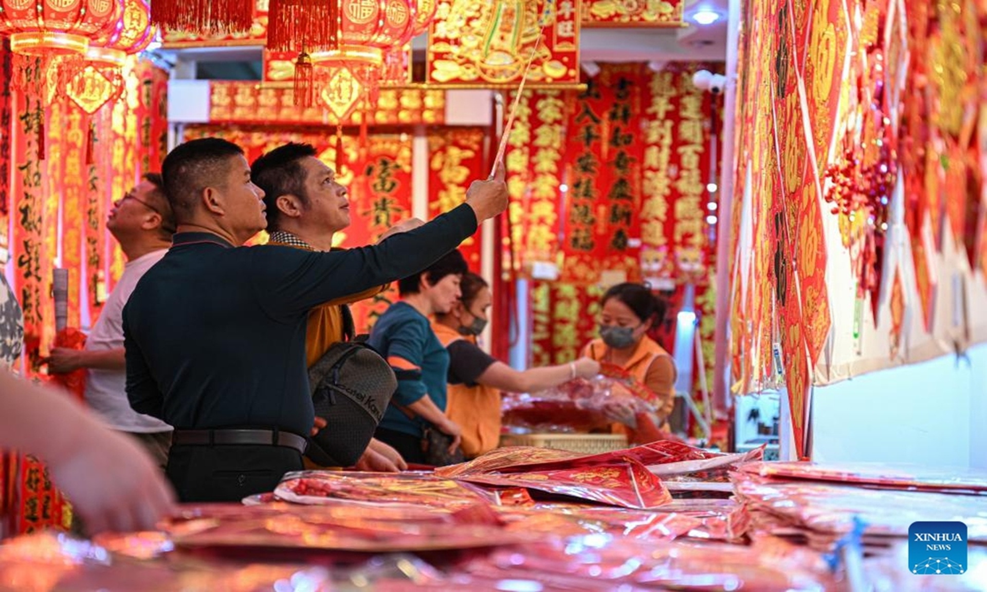 Thế giới tưng bừng chuẩn bị đón Tết năm rồng - 2