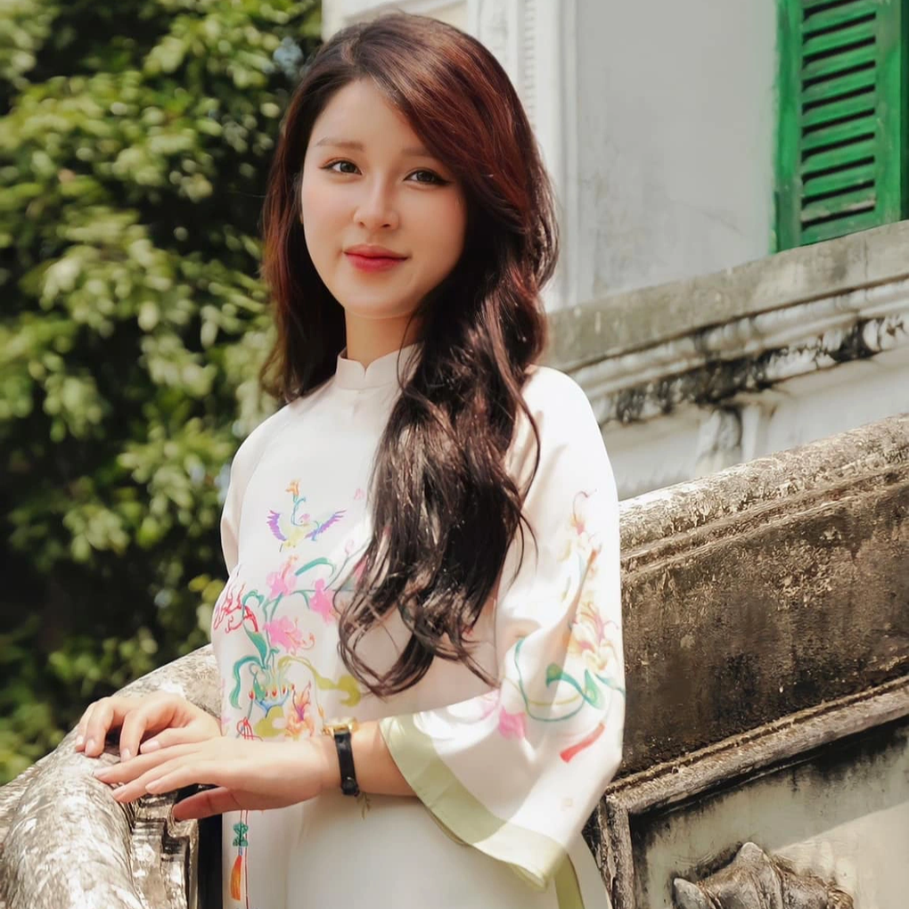 Cô giáo dạy vật lý xinh đẹp, nổi tiếng trên mạng một thời giờ ra sao? - 3