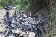 Lâm tặc đốt cháy rụi 9 xe máy của lực lượng truy quét