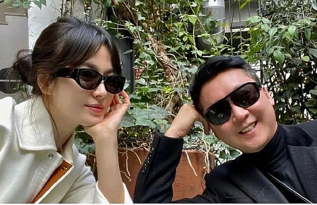 Song Hye Kyo đại náo show diễn thời trang quốc tế nhờ nhan sắc không tuổi - 8 Song Hye Kyo đại náo show diễn thời trang quốc tế nhờ nhan sắc không tuổi - 8