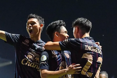 Supachok ghi bàn, đội bóng cũ của Xuân Trường sắp vô địch Thai League