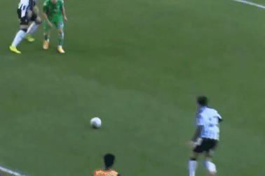 Cầu thủ vô danh gây sửng sốt với siêu phẩm kiểu bọ cạp