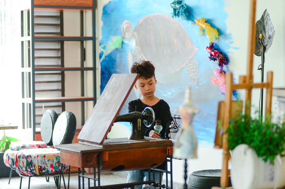 Cà phê biến rác thành đồ trang trí.jpg