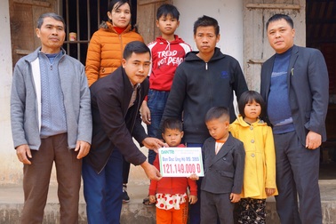 Hơn 120 triệu đồng đến với 5 đứa trẻ sống lay lắt sau khi cha mẹ bị tai nạn