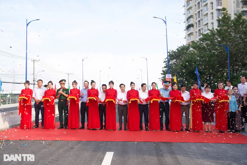 Thông xe cầu Năm Lý, xóa nút thắt cửa ngõ phía Đông TPHCM - 2 Thông xe cầu Năm Lý, xóa nút thắt cửa ngõ phía Đông TPHCM - 2