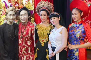 Nghệ sĩ Việt tại TPHCM nô nức trong ngày giỗ Tổ