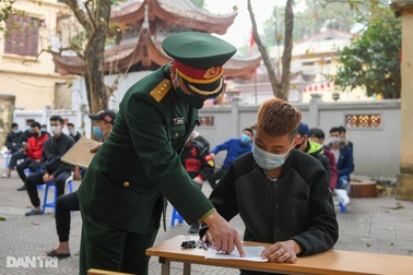 Xét nghiệm Covid-19 cho thanh niên thủ đô trước ngày nhập ngũ