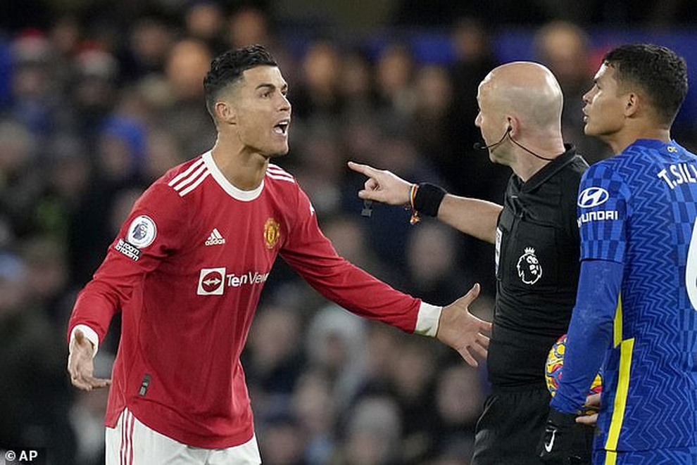 C.Ronaldo có hành động xấu xí, khiến cổ động viên Man Utd tức giận - 2 C.Ronaldo có hành động xấu xí, khiến cổ động viên Man Utd tức giận - 2