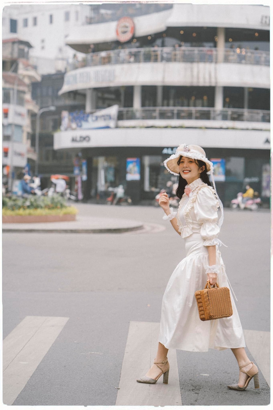 Những hình ảnh đốn tim của nữ diễn viên trẻ tham gia phim giờ vàng - 2 Những hình ảnh đốn tim của nữ diễn viên trẻ tham gia phim giờ vàng - 2