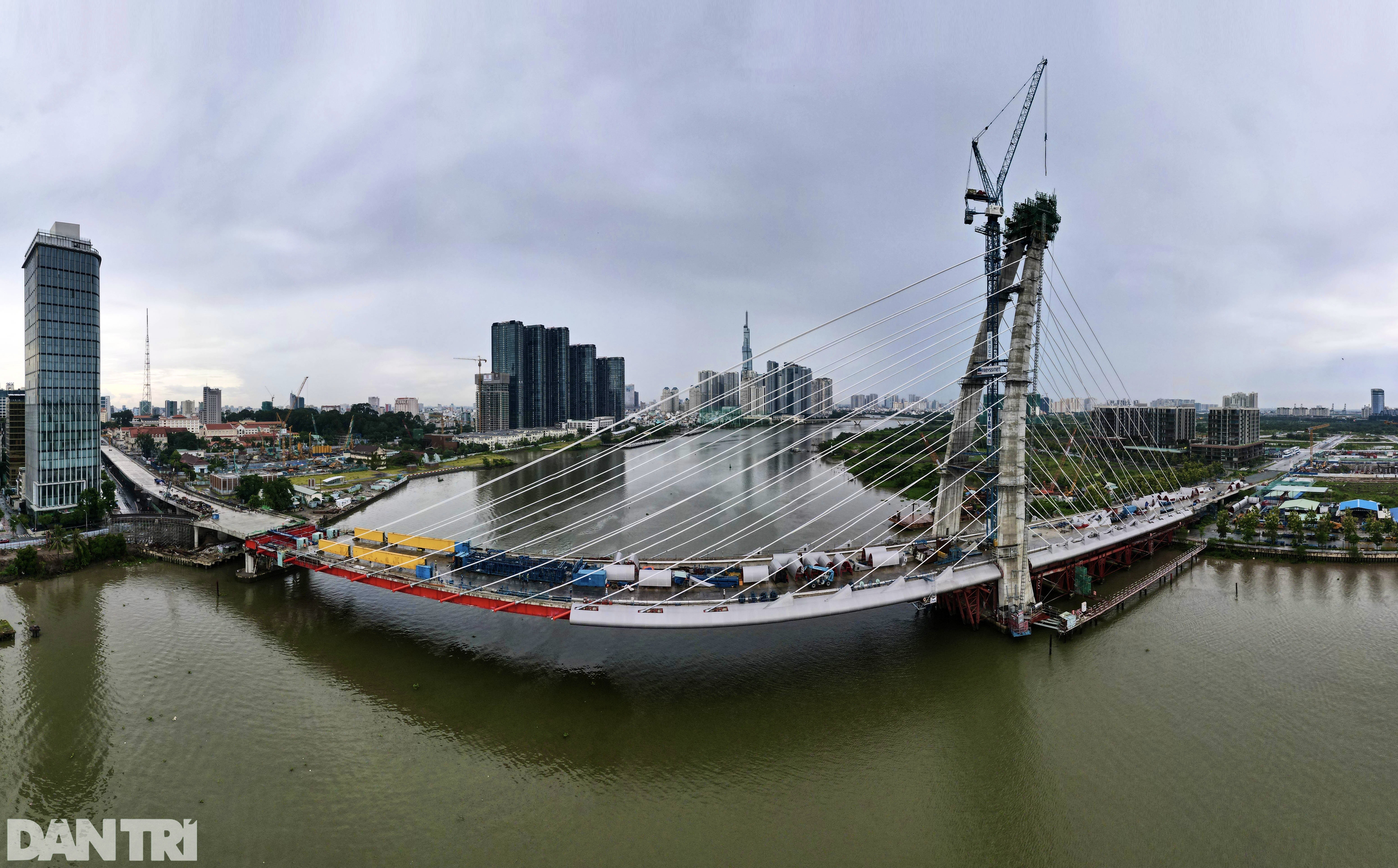 Cầu Thủ Thiêm 2 hợp long, mang diện mạo mới sau 6 năm thi công - 3 Cầu Thủ Thiêm 2 hợp long, mang diện mạo mới sau 6 năm thi công - 3