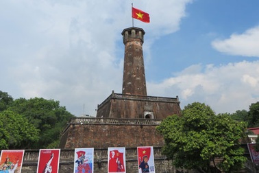 Những điều ít biết về buổi chào cờ đầu tiên dưới chân Cột cờ Hà Nội