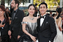 Diễn viên Bình An và Á hậu Phương Nga bất ngờ xuất hiện trên thảm đỏ Cannes