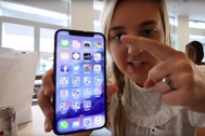 Video trên tay iPhone X xuất hiện một tuần trước ngày mở bán