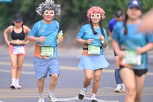 Muôn kiểu cosplay trên đường chạy Unique Nha Trang H-Marathon 2024