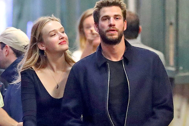 Liam Hemsworth đã có bạn gái mới