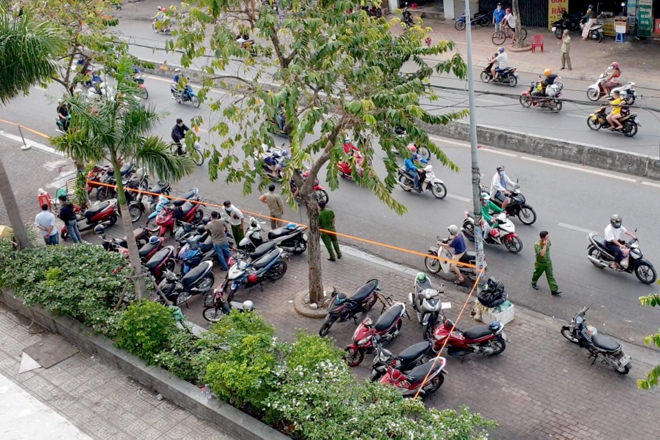Hai cô gái tử vong nghi bị rơi lầu chung cư ở Sài Gòn - 1 Hai cô gái tử vong nghi bị rơi lầu chung cư ở Sài Gòn - 1