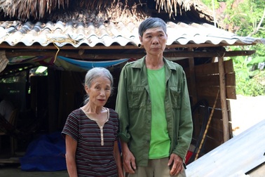 Cảnh đường cùng của vợ chồng già không con, bệnh tật trong mái tranh ọp ẹp