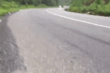 “Quái xế” phân khối lớn ôm cua tốc độ cao lao xuống sườn đèo Bảo Lộc