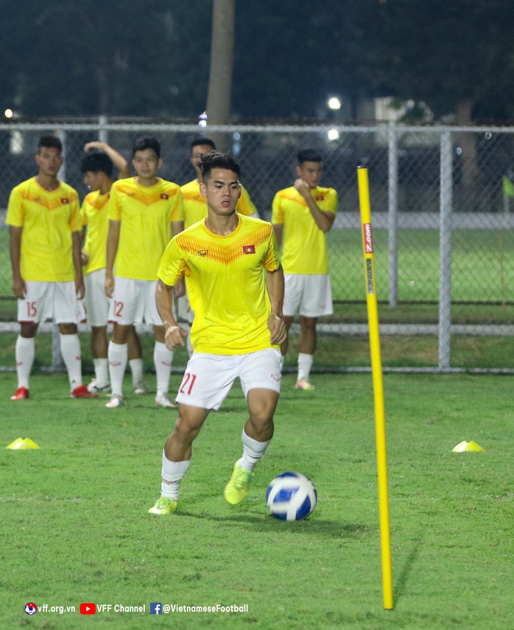 Văn Trường, Văn Khang quyết xé lưới U19 Indonesia - 3 Văn Trường, Văn Khang quyết xé lưới U19 Indonesia - 3