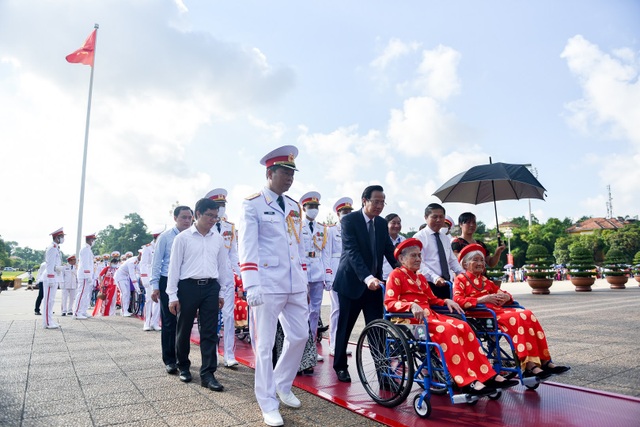 Bộ trưởng Đào Ngọc Dung: “Đời sống người có công ngày càng đầy đủ hơn” - 3 Bộ trưởng Đào Ngọc Dung: “Đời sống người có công ngày càng đầy đủ hơn” - 3